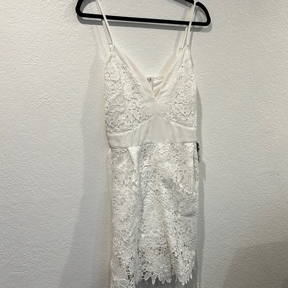 BNWT White floral romper Large